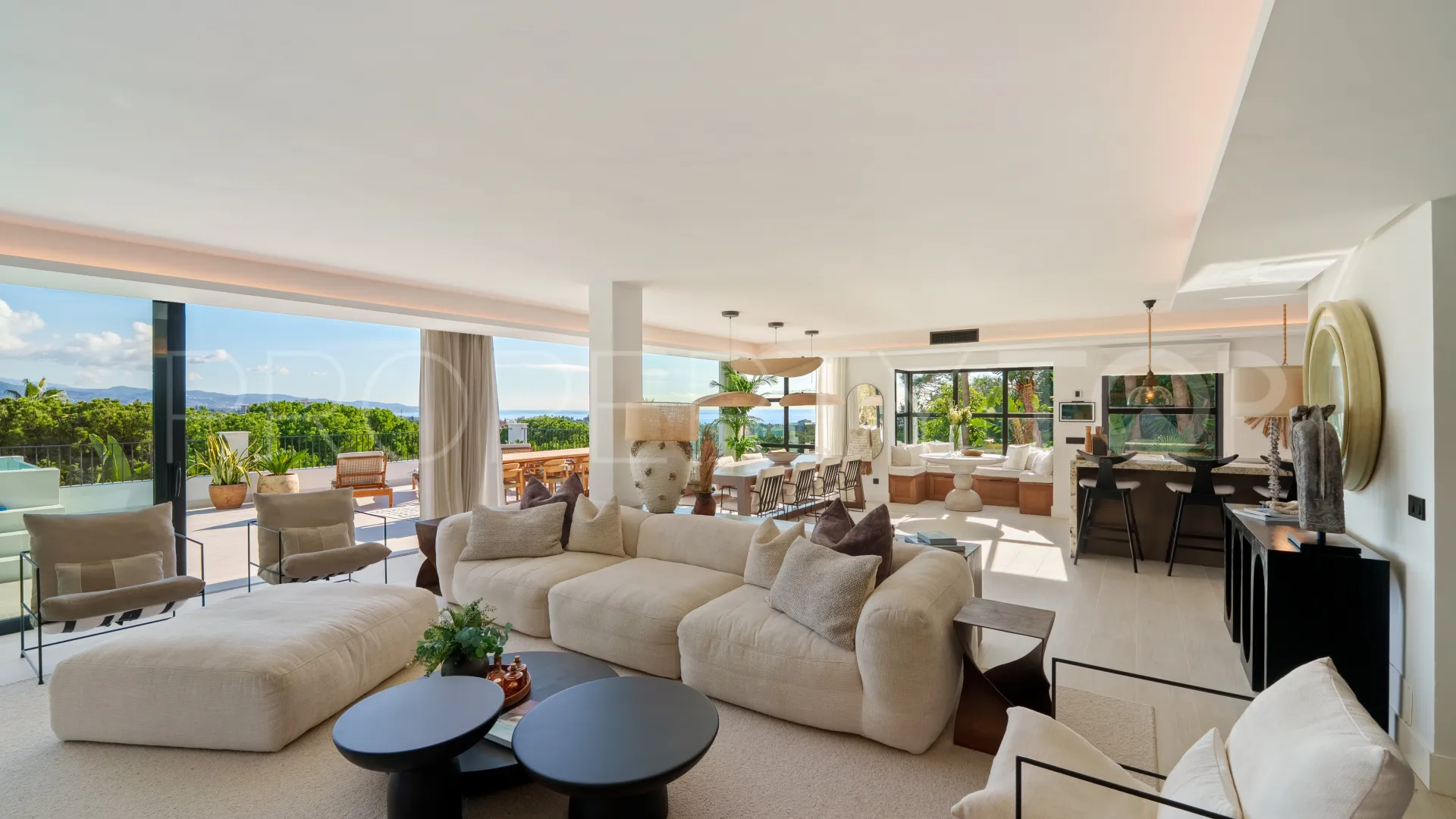 Villa en venta con 6 dormitorios en Nueva Andalucia