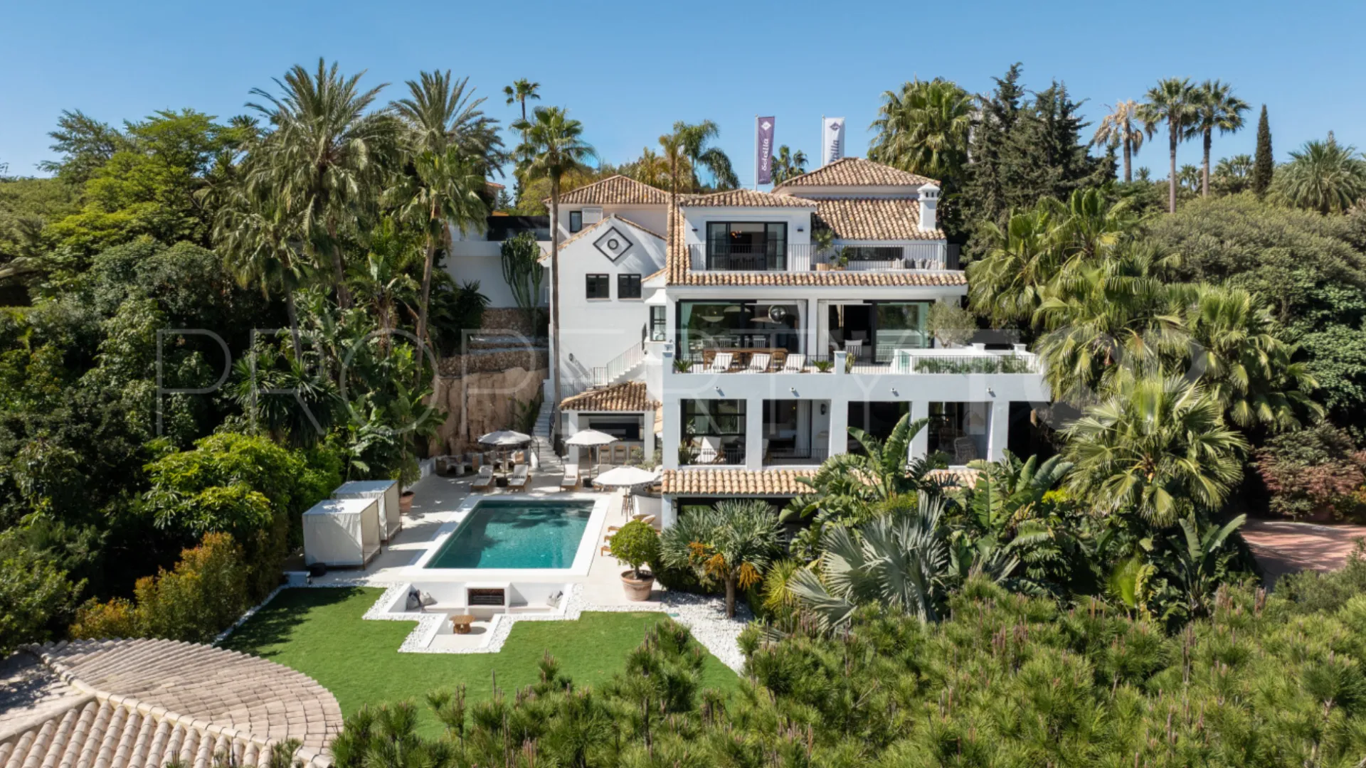 Villa en venta con 6 dormitorios en Nueva Andalucia