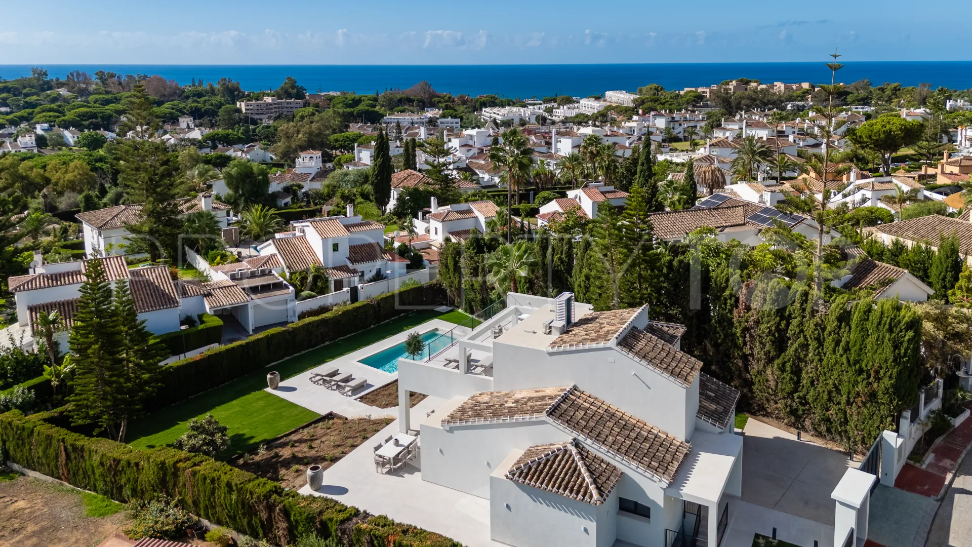 Elviria 5 bedrooms villa for sale