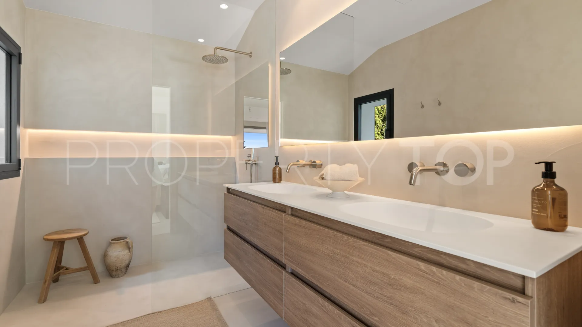 Elviria 5 bedrooms villa for sale