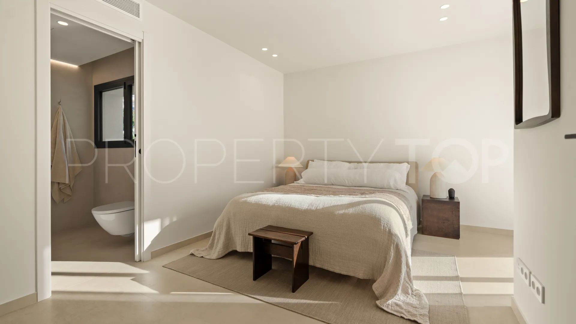 Elviria 5 bedrooms villa for sale
