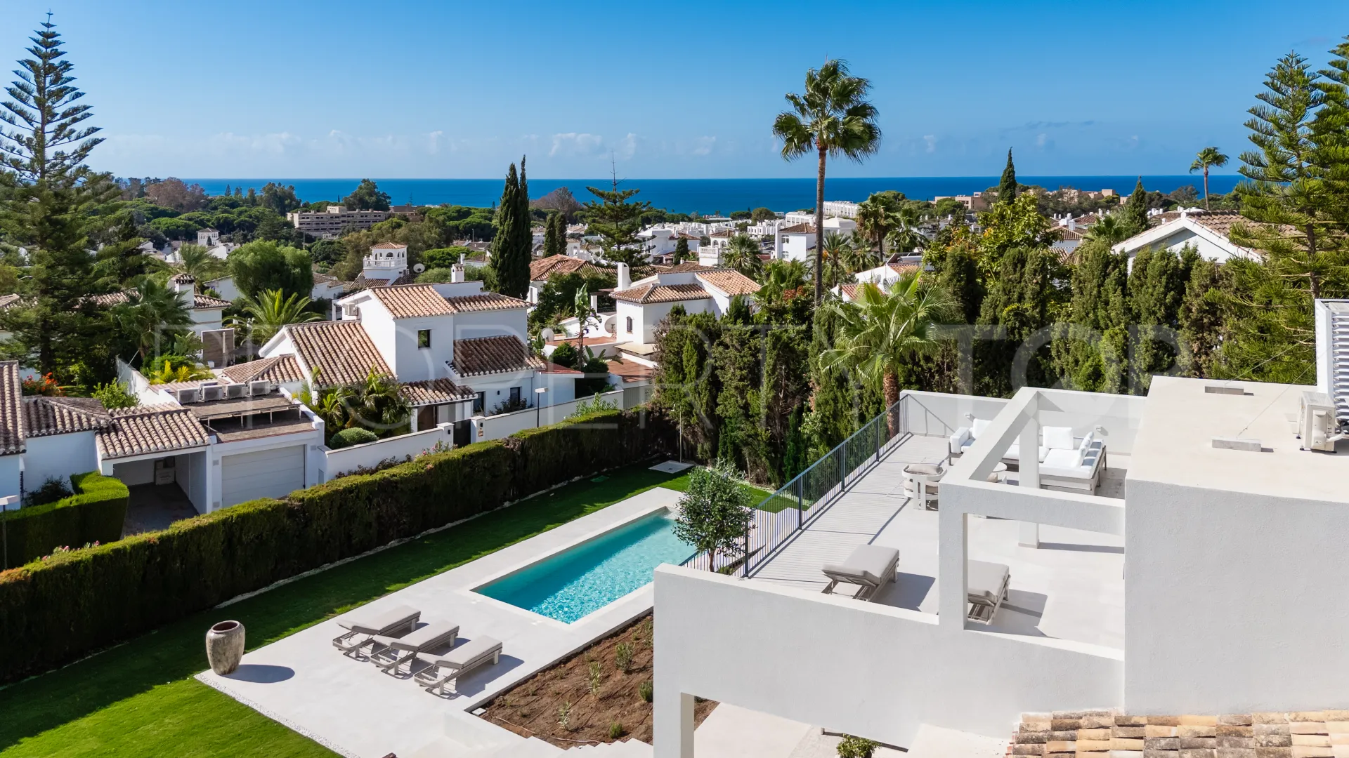Elviria 5 bedrooms villa for sale