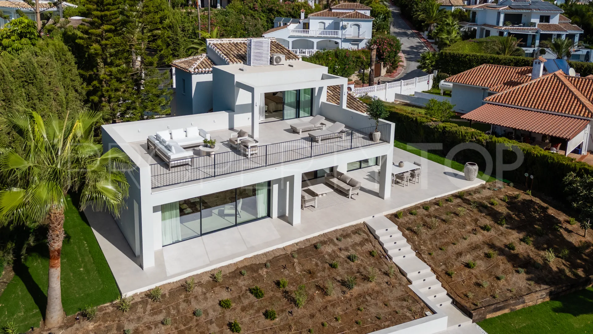 Elviria 5 bedrooms villa for sale