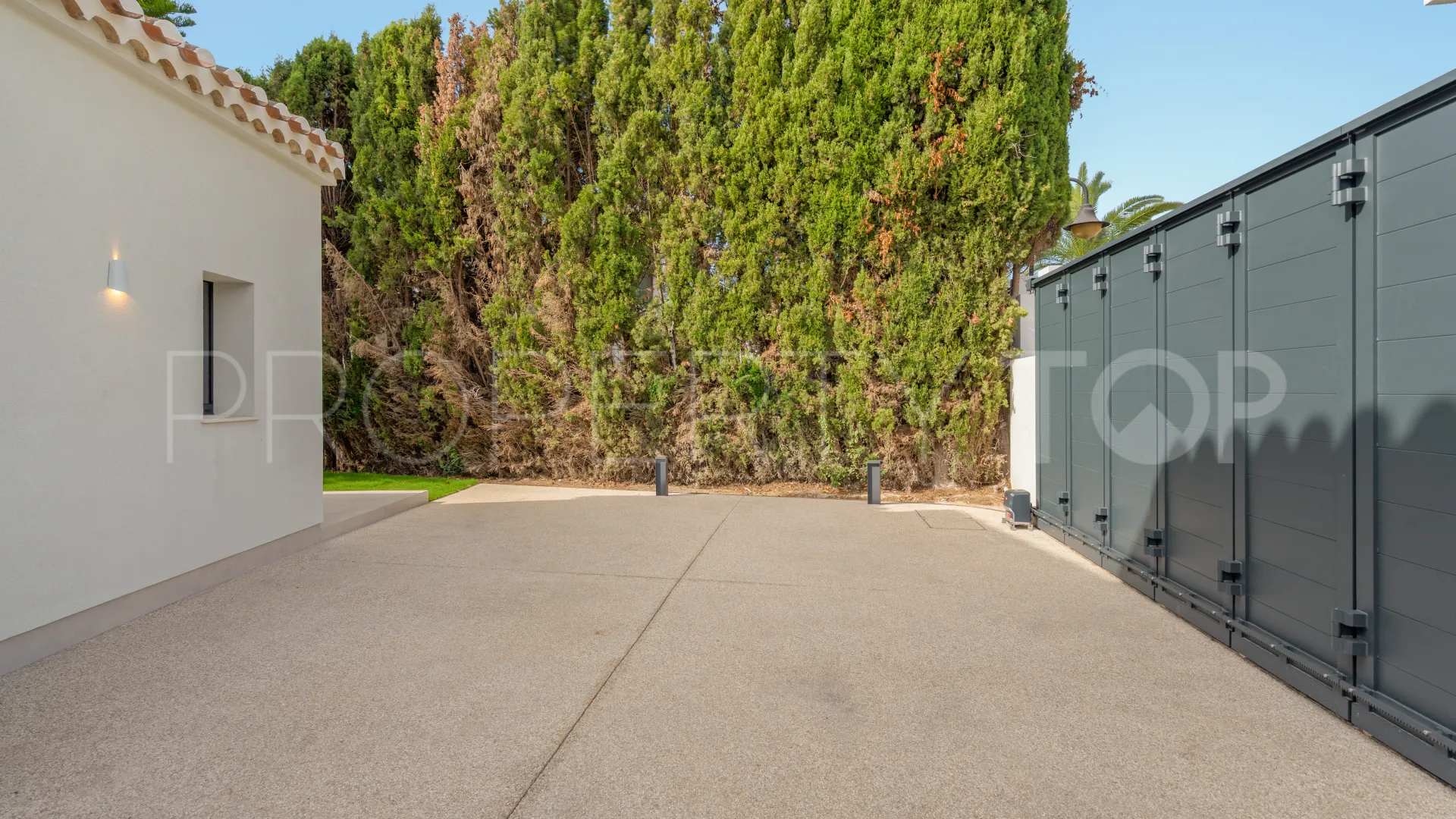 Elviria 5 bedrooms villa for sale