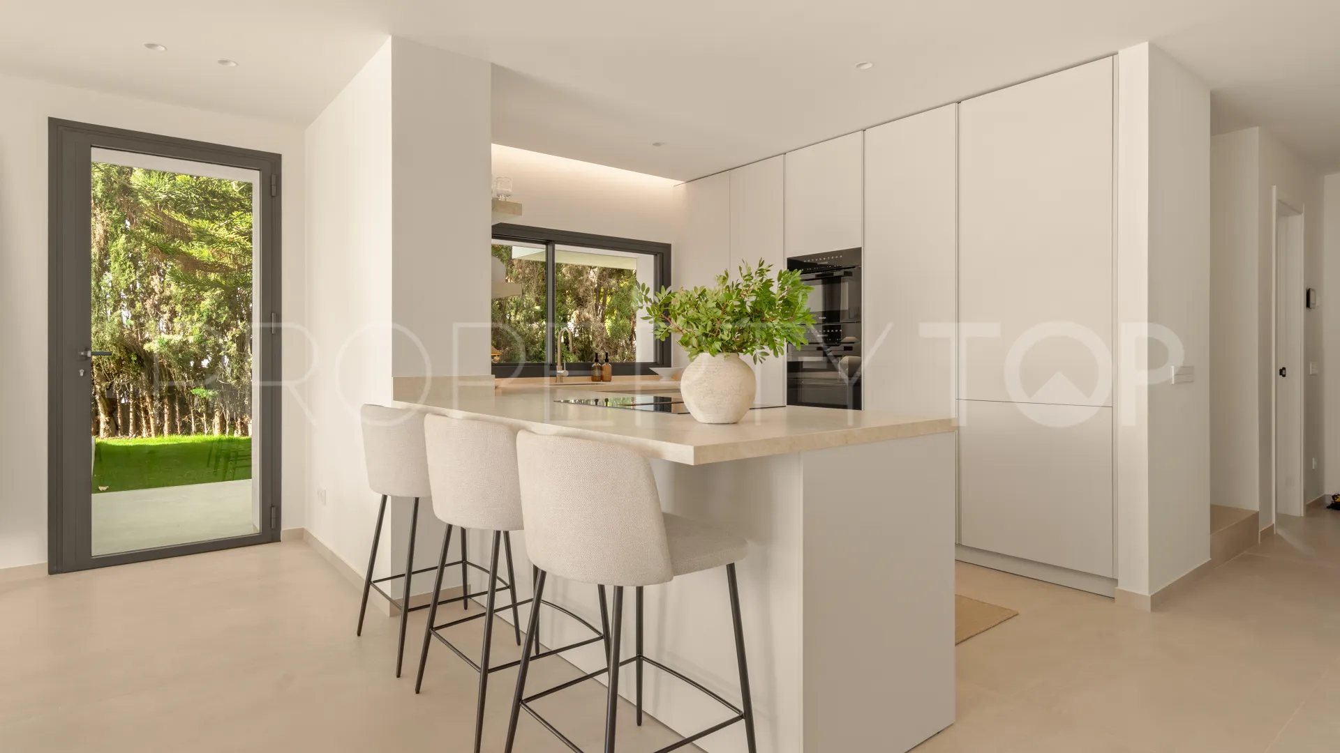 Elviria 5 bedrooms villa for sale