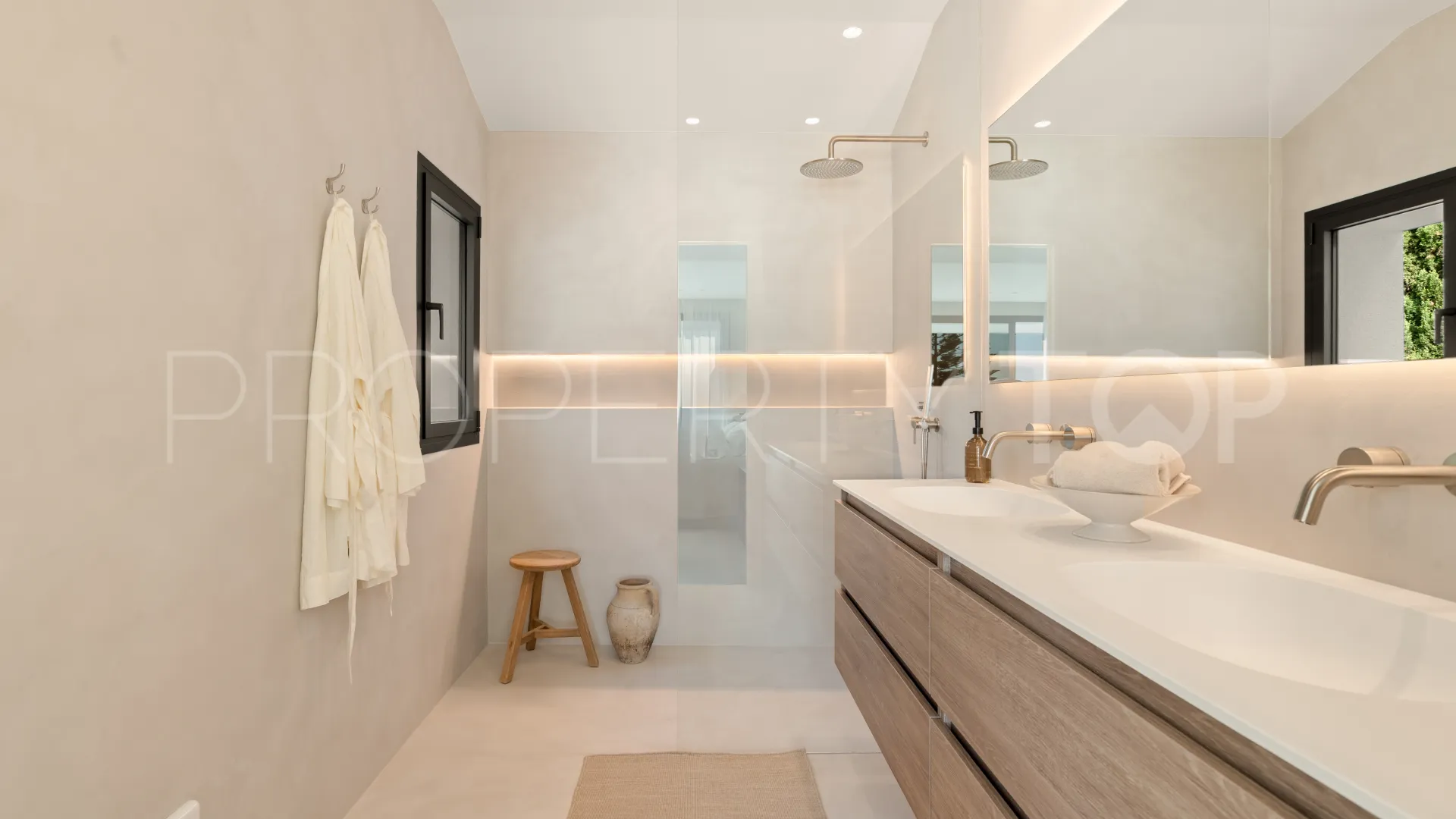 Elviria 5 bedrooms villa for sale