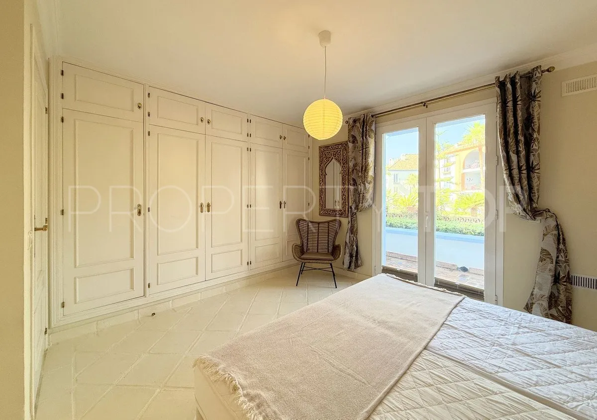 Se vende apartamento planta baja con 2 dormitorios en La Perla de la Bahía