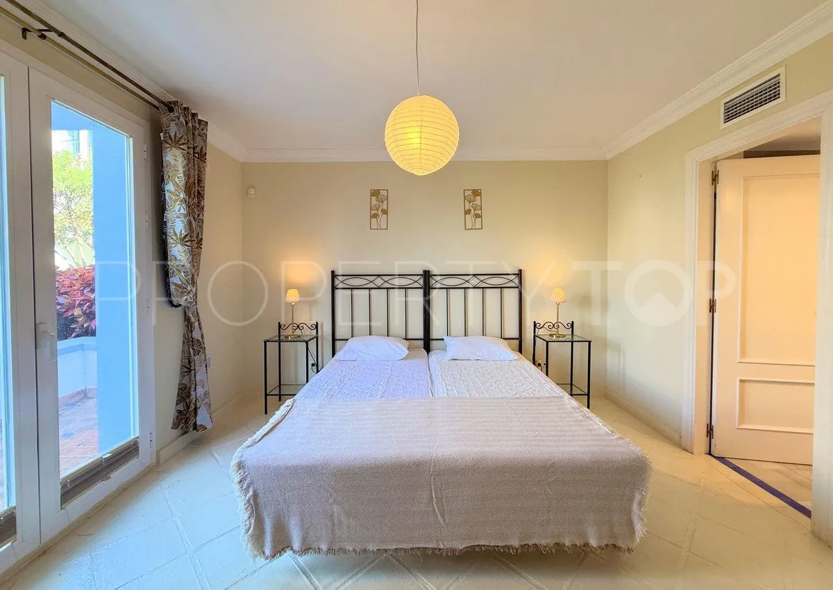 Se vende apartamento planta baja con 2 dormitorios en La Perla de la Bahía