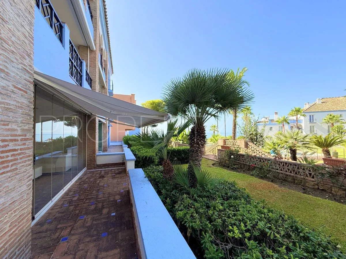 Se vende apartamento planta baja con 2 dormitorios en La Perla de la Bahía