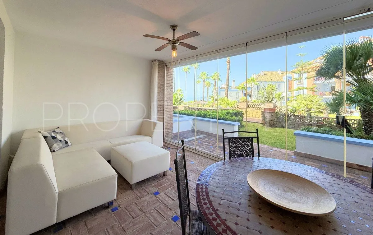 Se vende apartamento planta baja con 2 dormitorios en La Perla de la Bahía