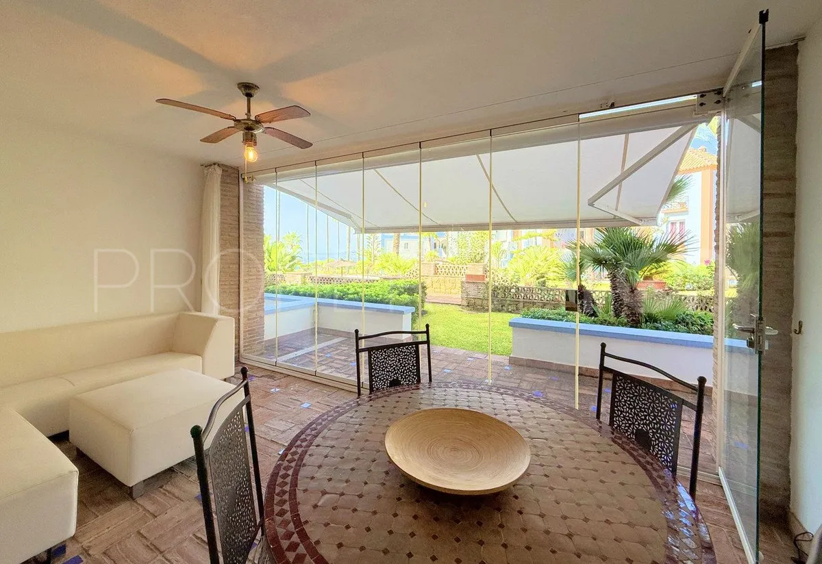 Se vende apartamento planta baja con 2 dormitorios en La Perla de la Bahía