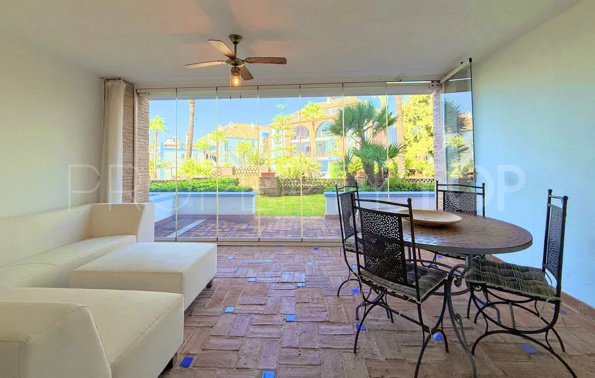 Se vende apartamento planta baja con 2 dormitorios en La Perla de la Bahía