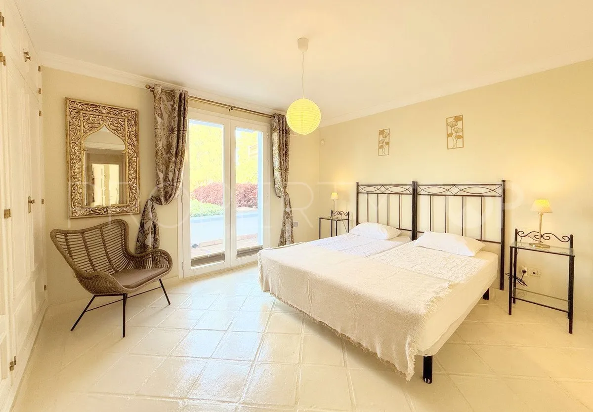 Se vende apartamento planta baja con 2 dormitorios en La Perla de la Bahía