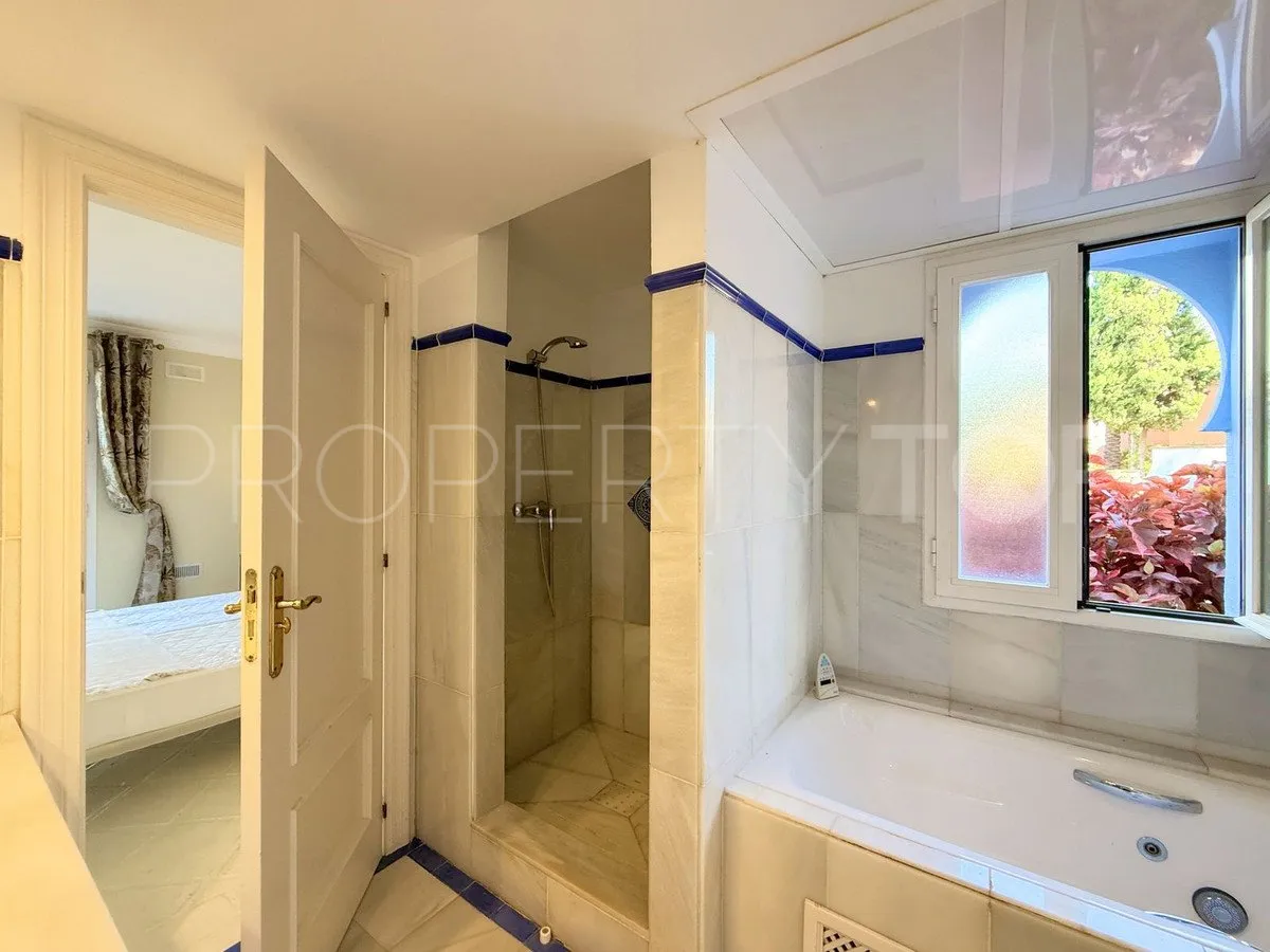 Se vende apartamento planta baja con 2 dormitorios en La Perla de la Bahía