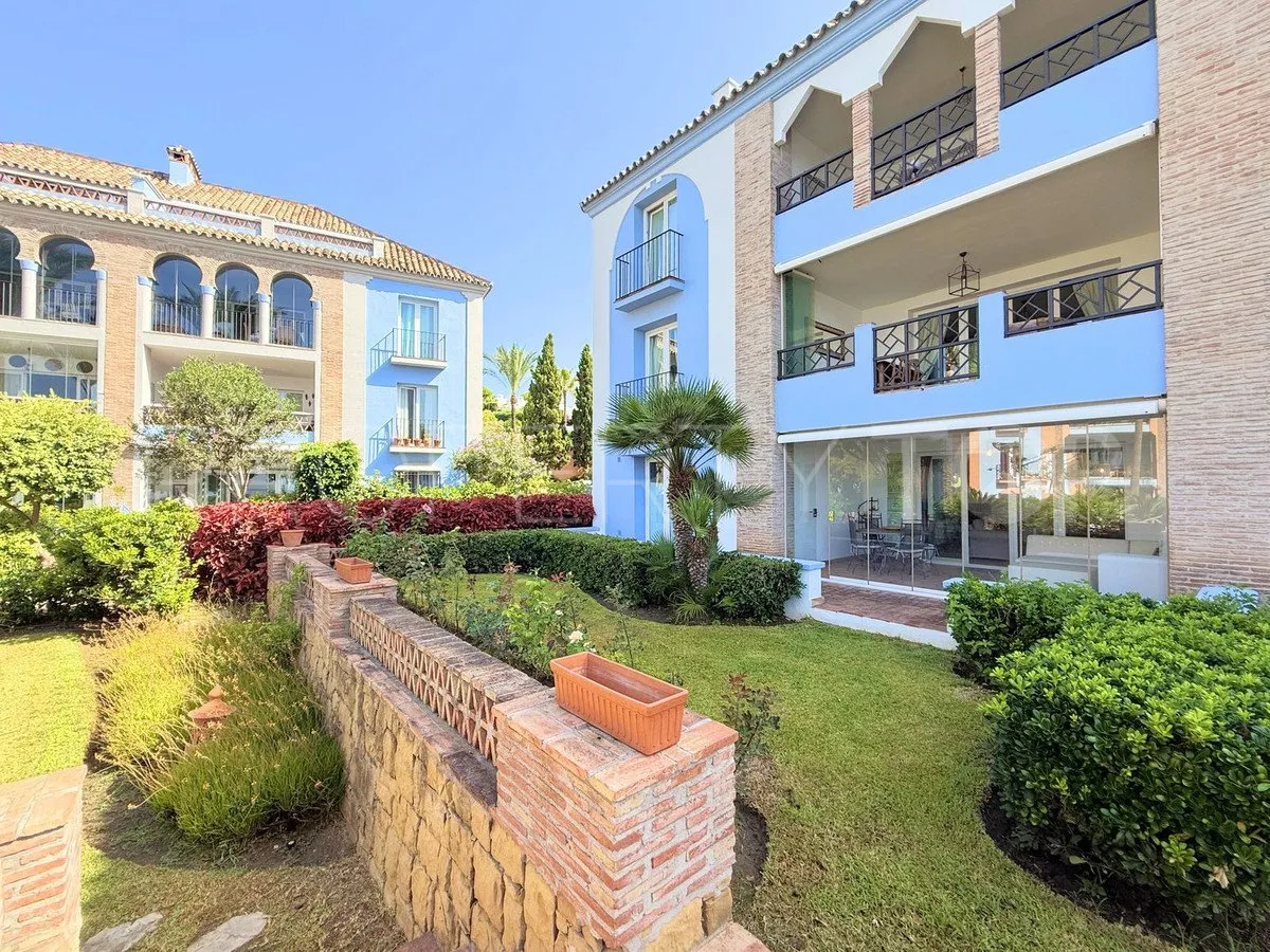 Se vende apartamento planta baja con 2 dormitorios en La Perla de la Bahía