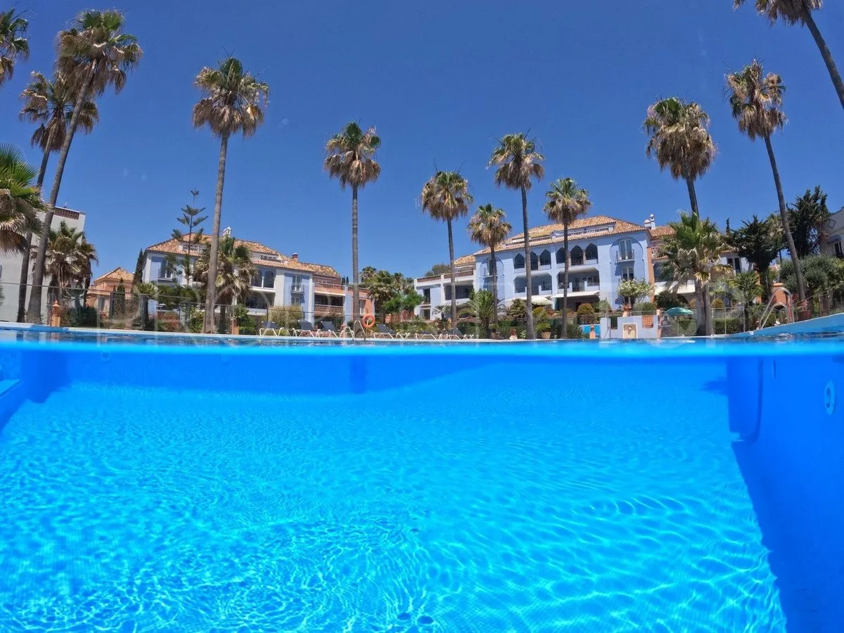 Se vende apartamento planta baja con 2 dormitorios en La Perla de la Bahía