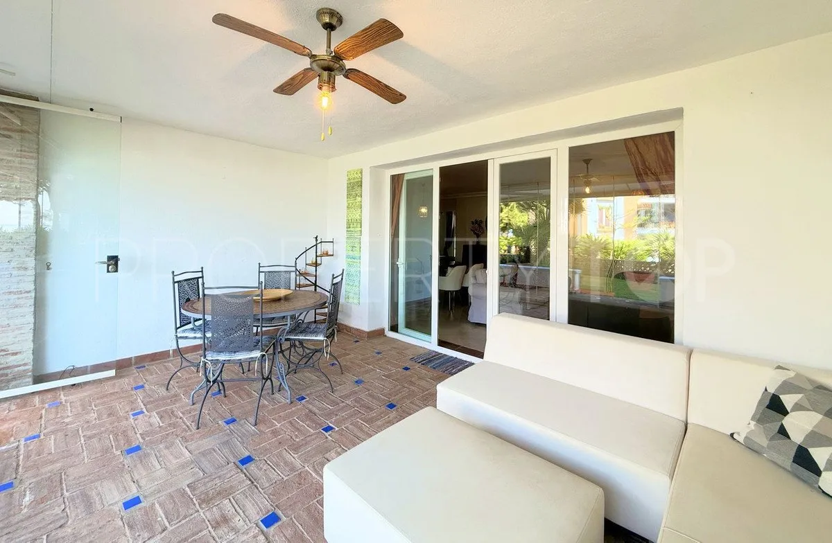 Se vende apartamento planta baja con 2 dormitorios en La Perla de la Bahía