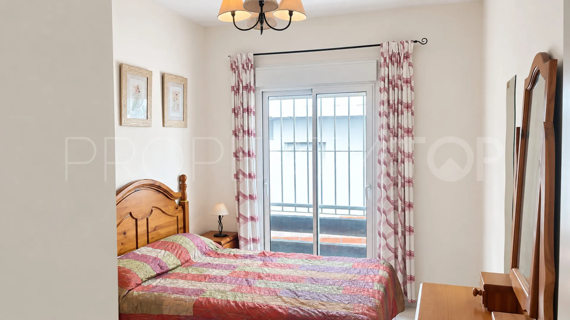Comprar apartamento planta baja en Valle Romano