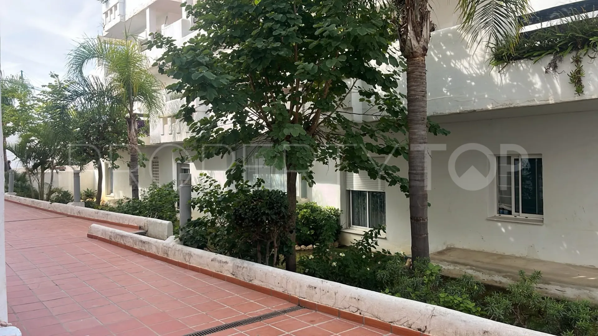 Comprar apartamento planta baja en Valle Romano