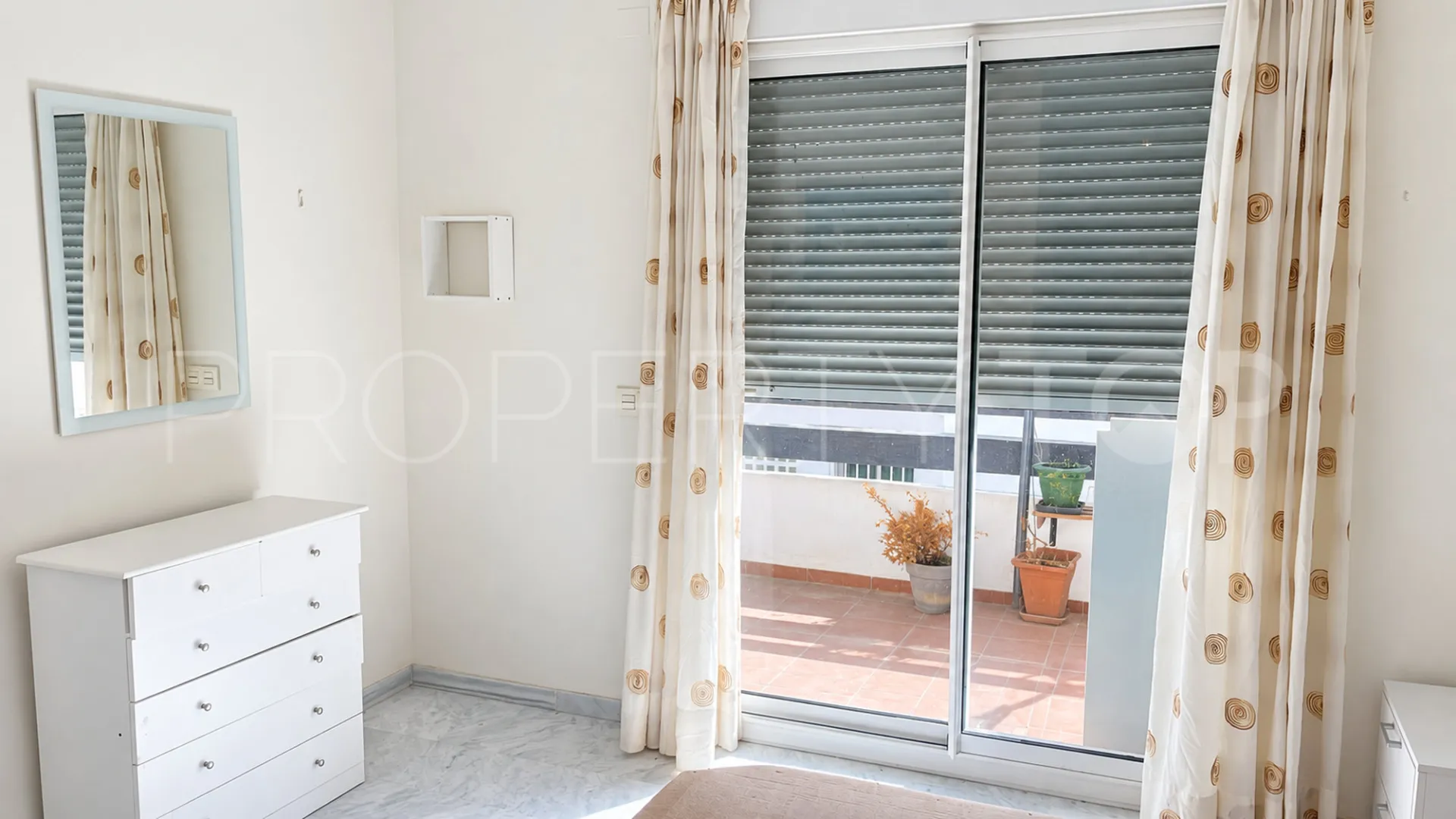 Comprar apartamento planta baja en Valle Romano