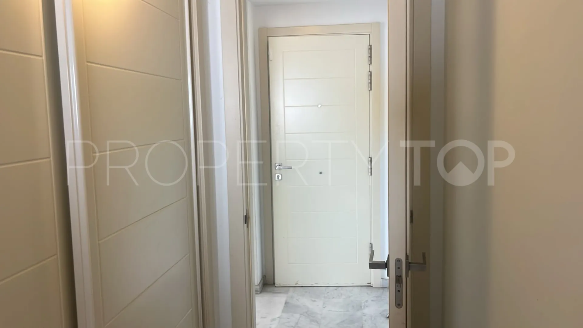 Comprar apartamento planta baja en Valle Romano