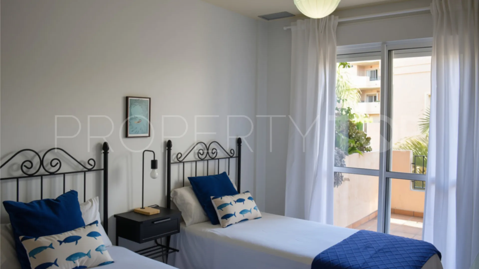 Apartamento de 2 dormitorios en venta en La Duquesa