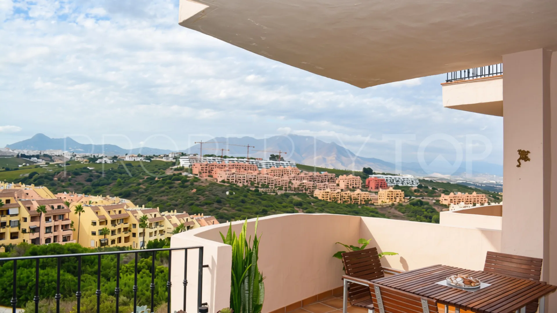 Apartamento de 2 dormitorios en venta en La Duquesa