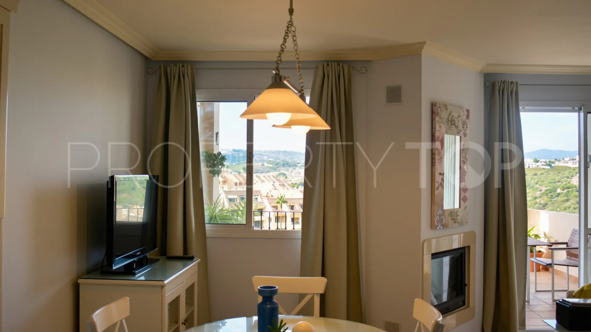 Apartamento de 2 dormitorios en venta en La Duquesa