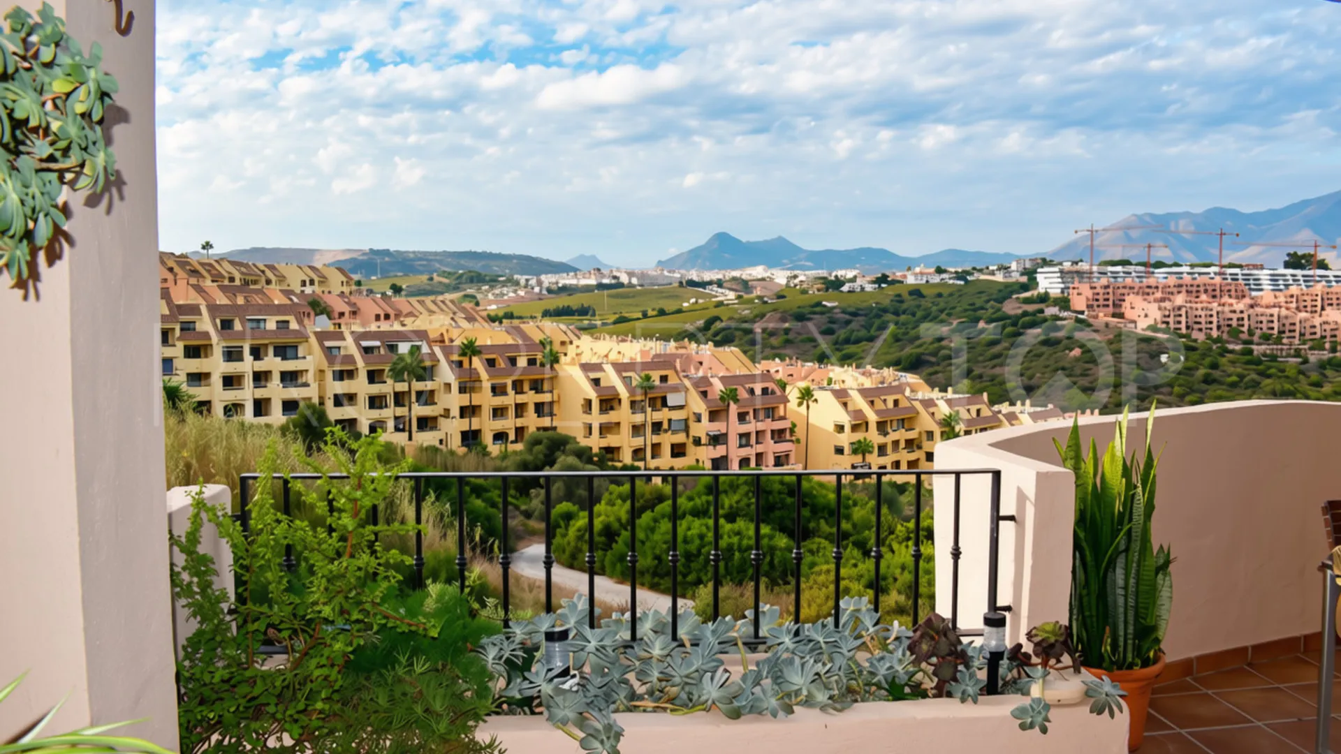 Apartamento de 2 dormitorios en venta en La Duquesa