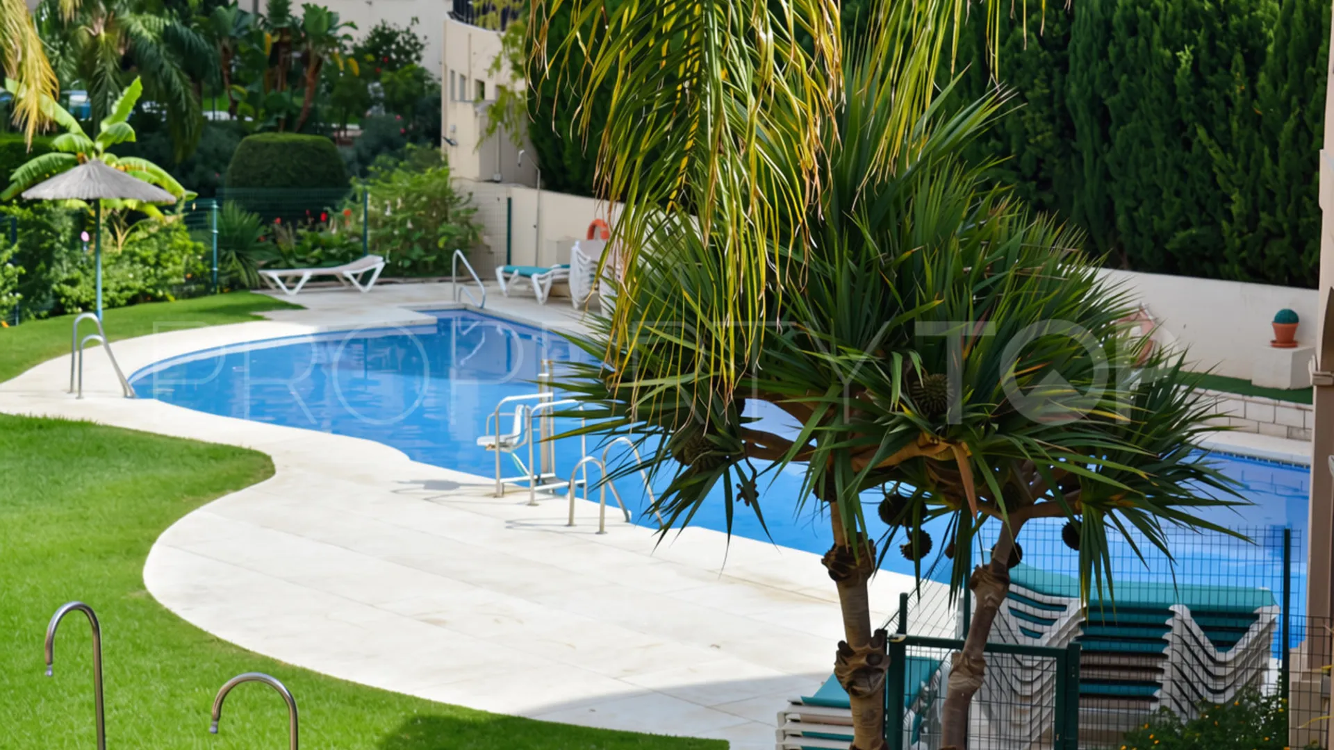 Apartamento de 2 dormitorios en venta en La Duquesa