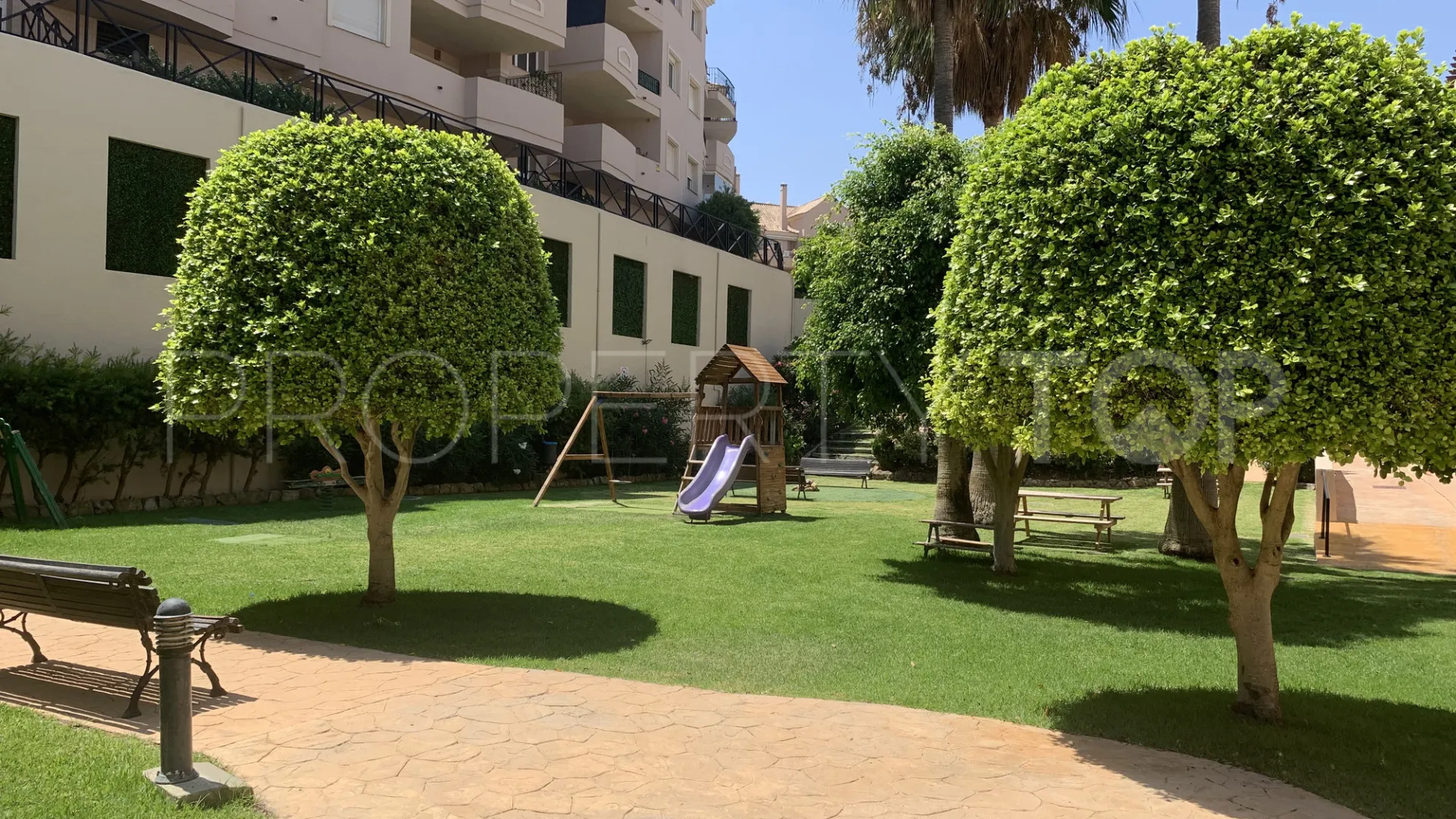 Apartamento de 2 dormitorios en venta en La Duquesa