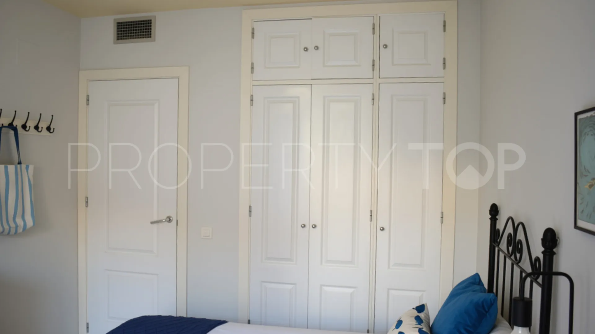 Apartamento de 2 dormitorios en venta en La Duquesa