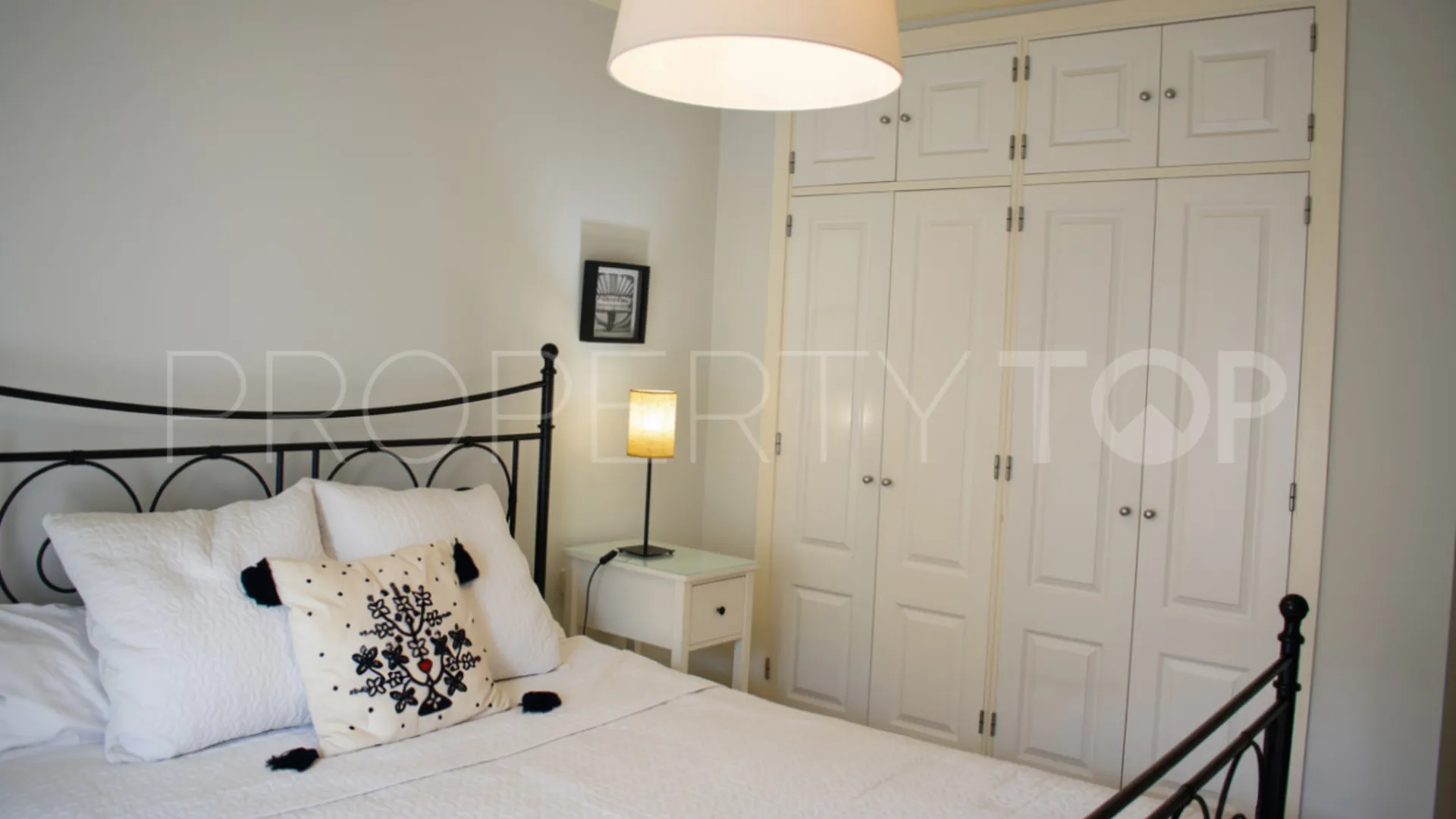 Apartamento de 2 dormitorios en venta en La Duquesa