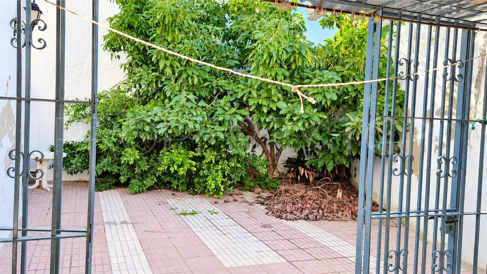 Buy 8 bedrooms town house in Estepona Old Town