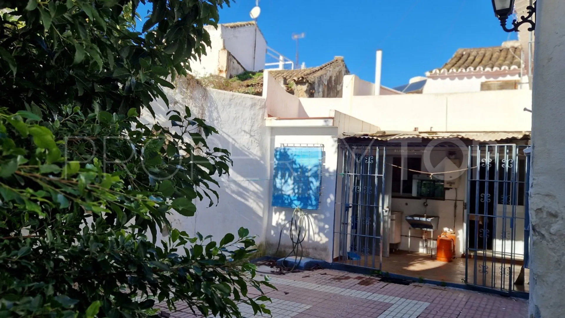 Buy 8 bedrooms town house in Estepona Old Town