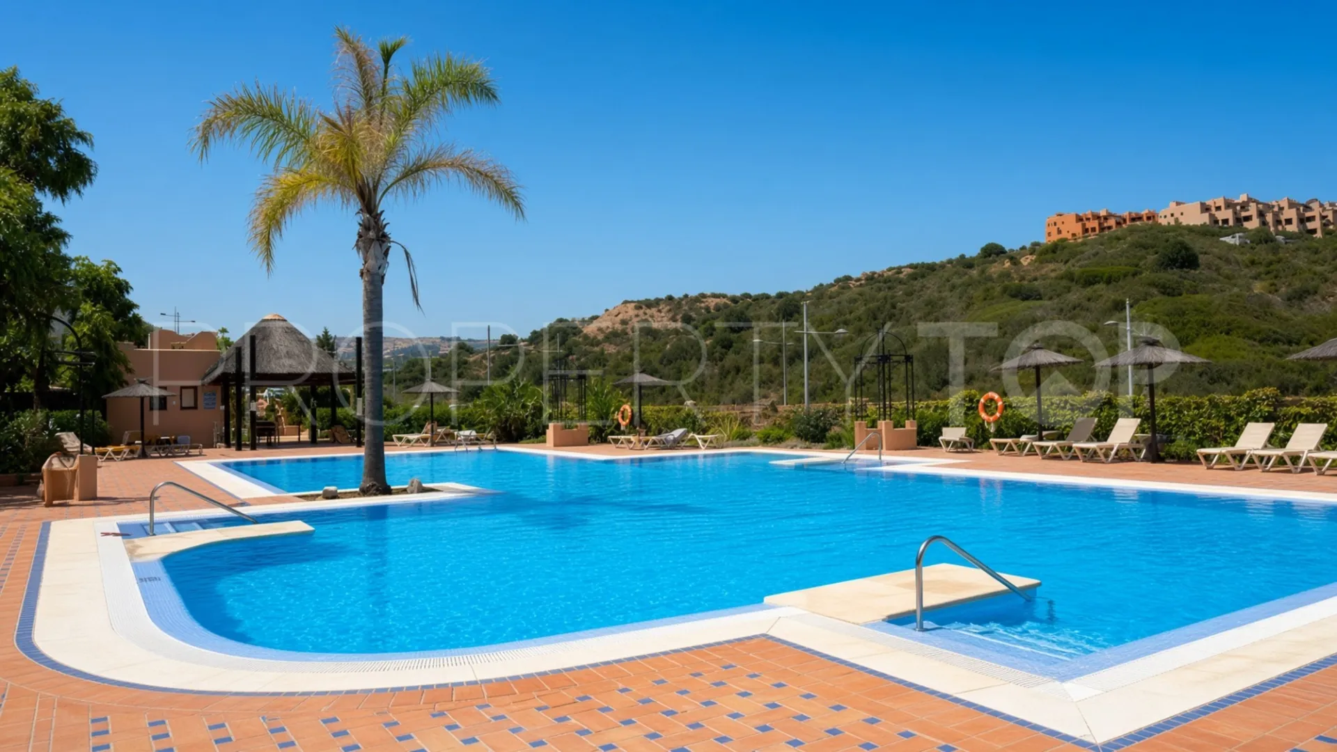2 bedrooms Duquesa Village penthouse for sale