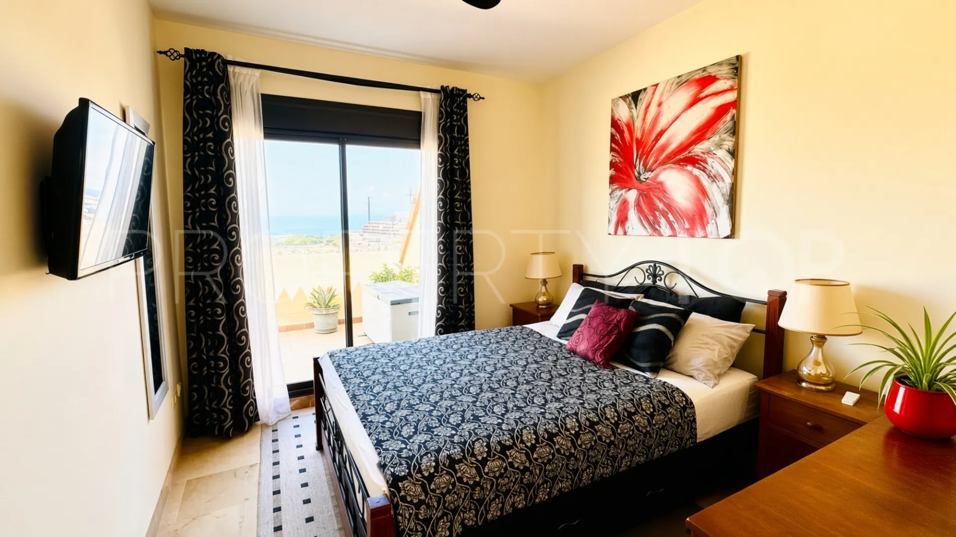 2 bedrooms Duquesa Village penthouse for sale