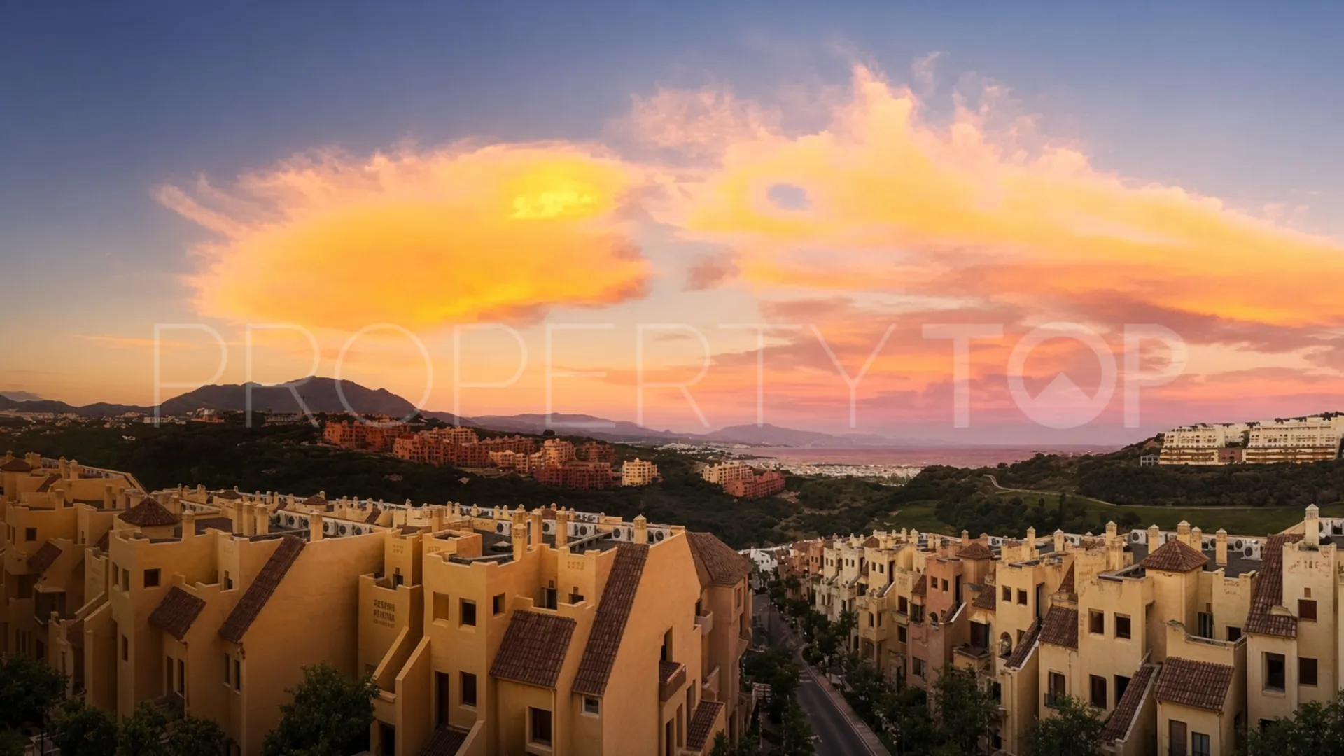 2 bedrooms Duquesa Village penthouse for sale