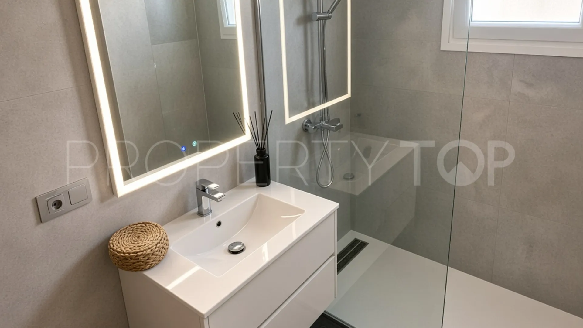 Benavista 2 bedrooms ground floor apartment for sale