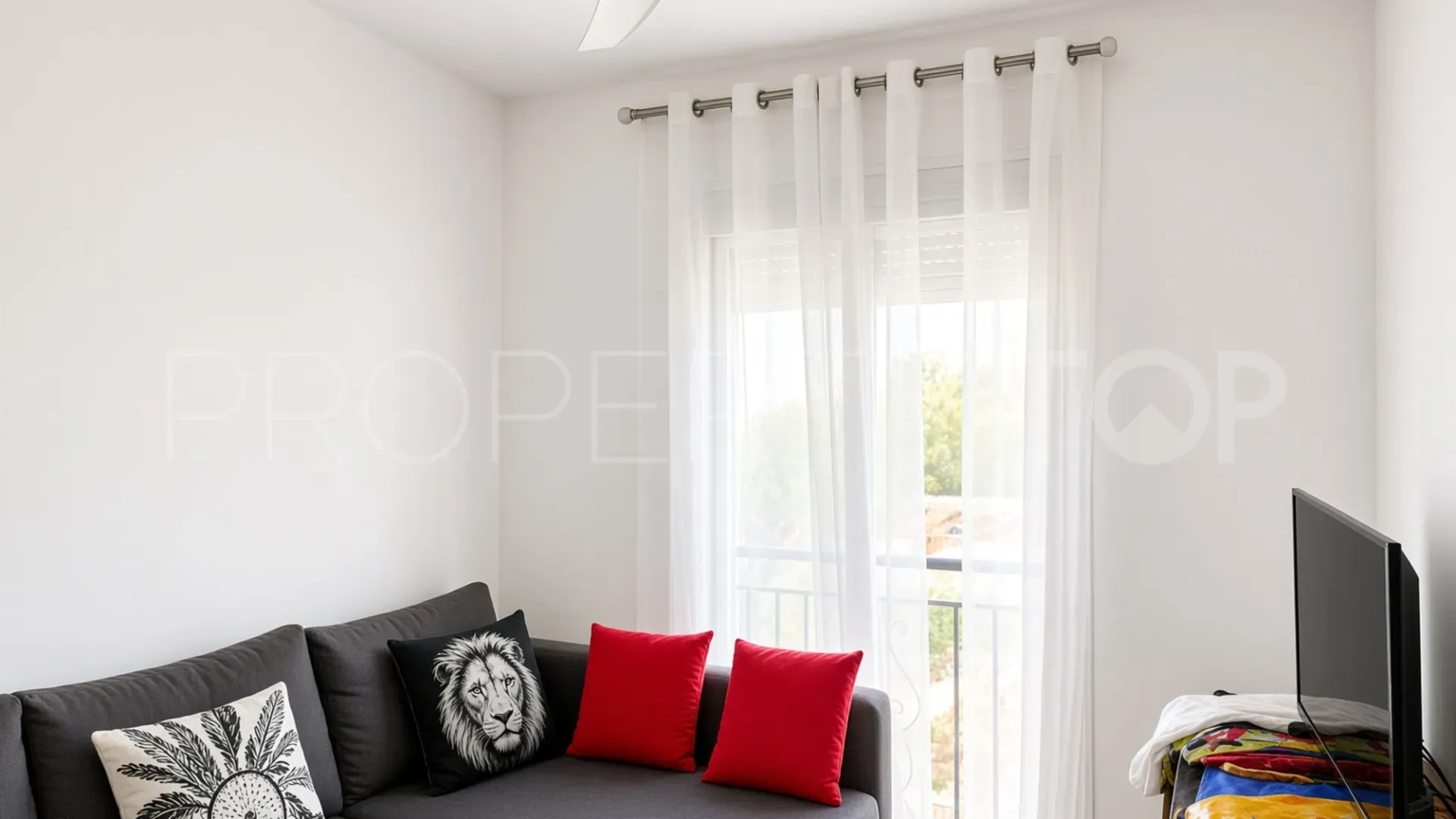 Buy Selwo town house with 3 bedrooms