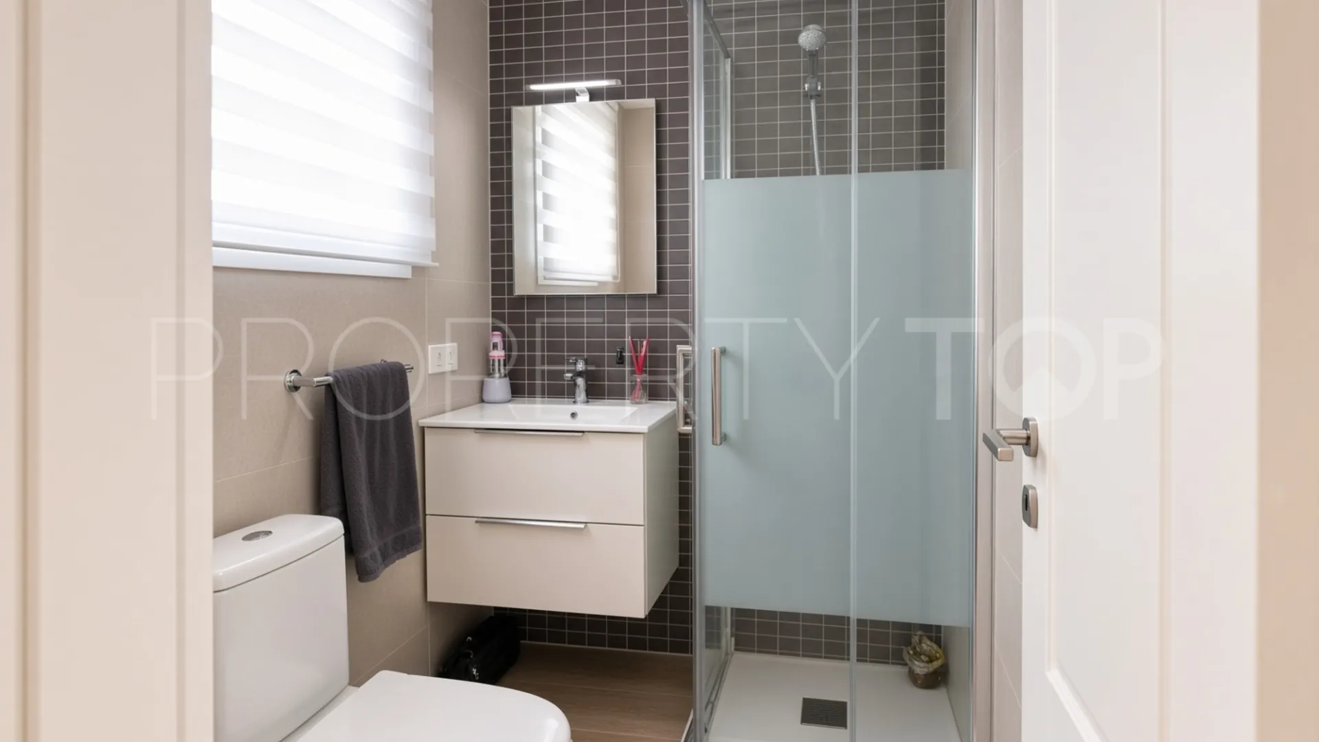 Buy Selwo town house with 3 bedrooms