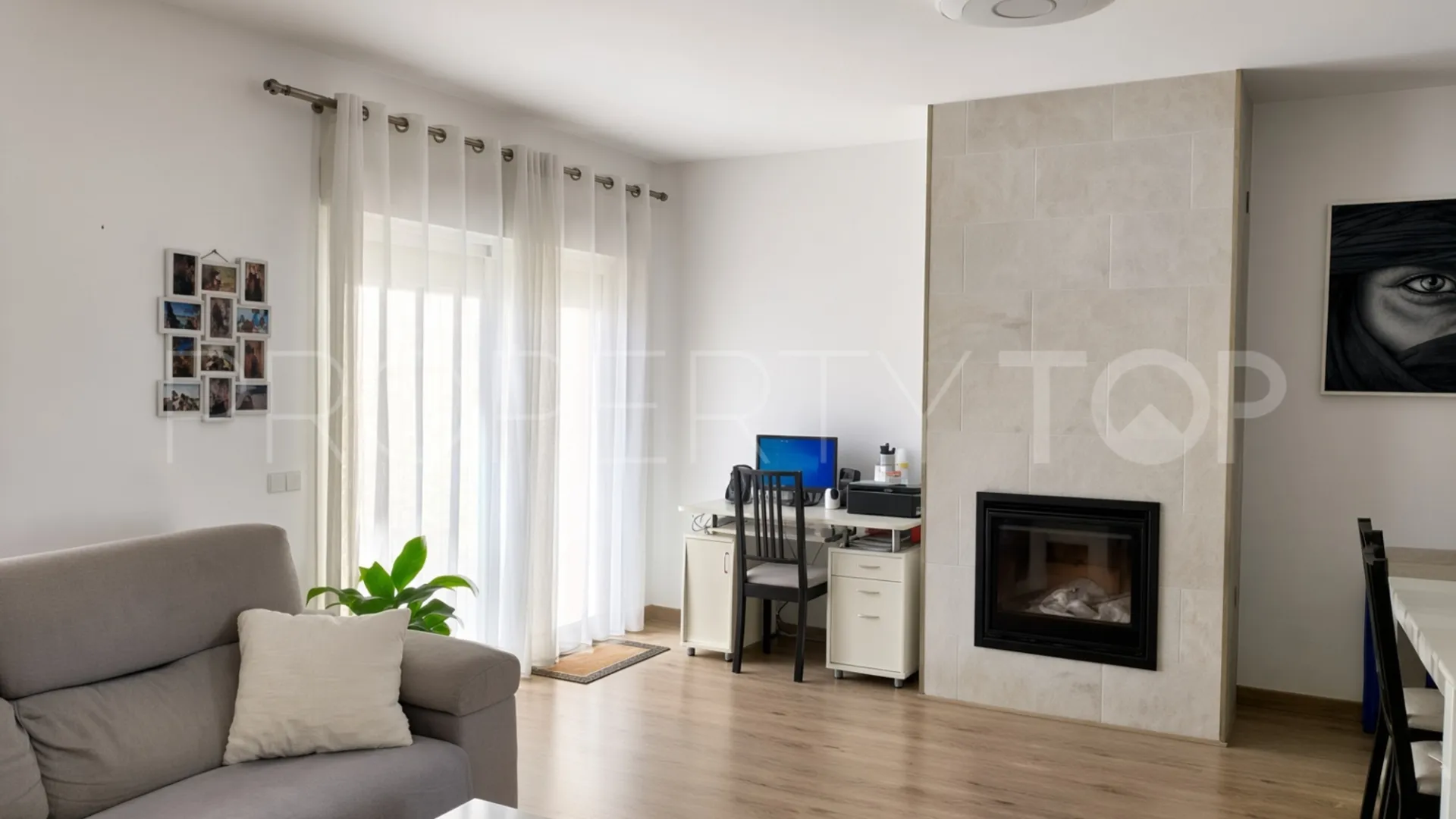 Buy Selwo town house with 3 bedrooms