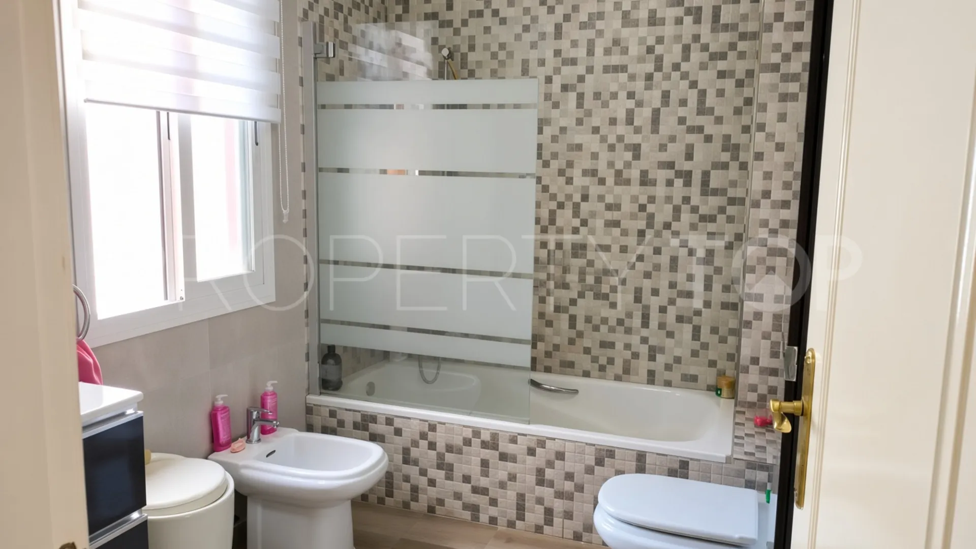 Buy Selwo town house with 3 bedrooms