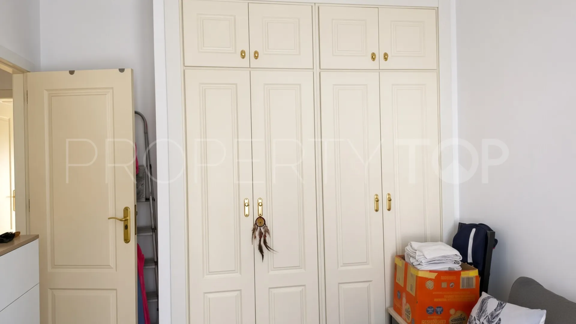 Buy Selwo town house with 3 bedrooms