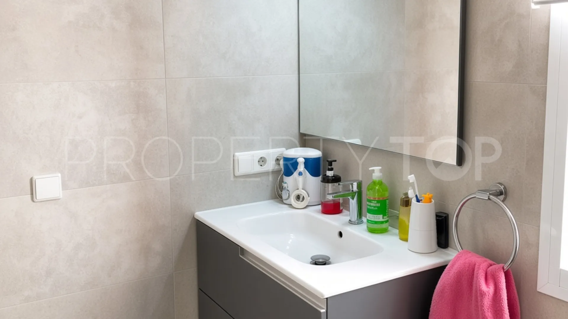 Buy Selwo town house with 3 bedrooms