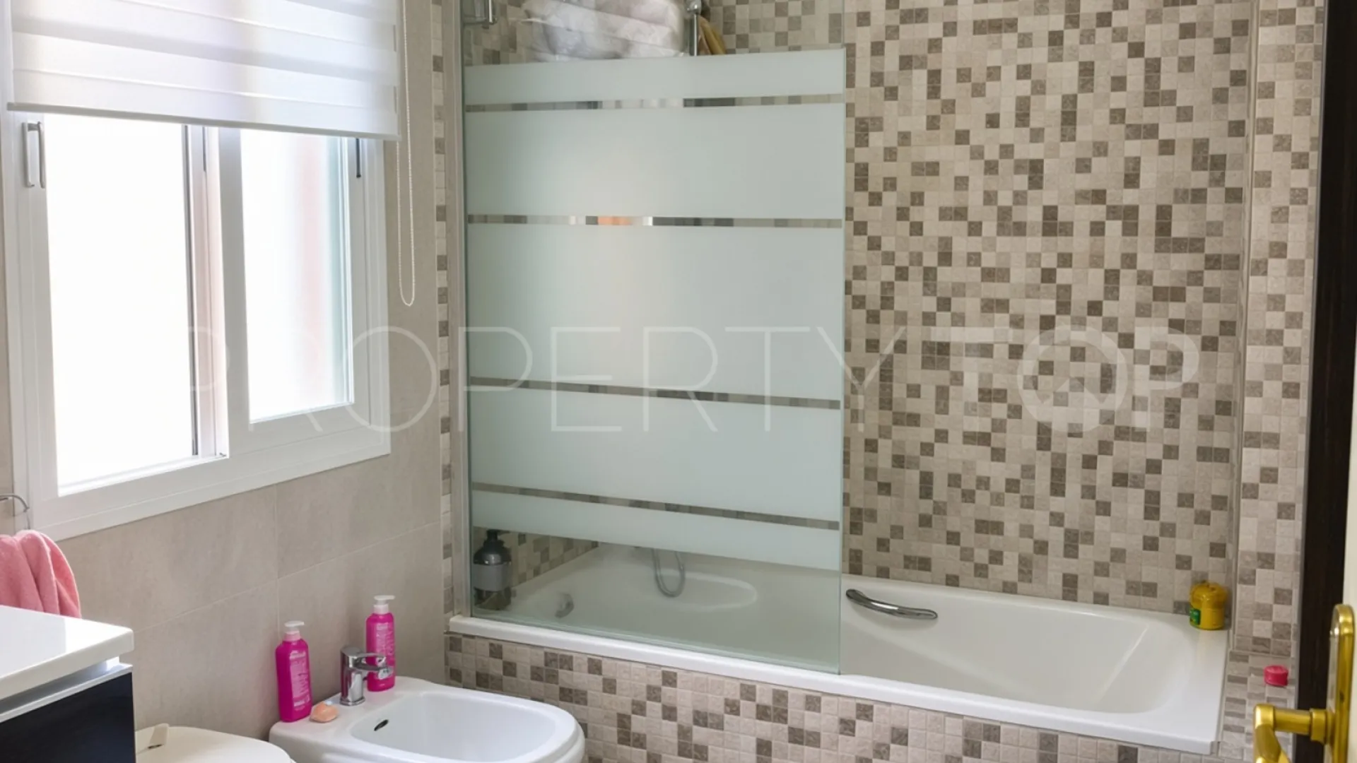Buy Selwo town house with 3 bedrooms