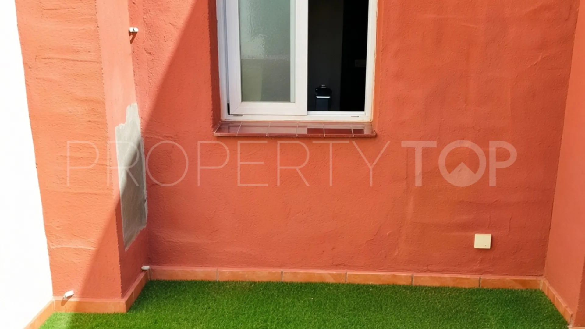 Buy Selwo town house with 3 bedrooms