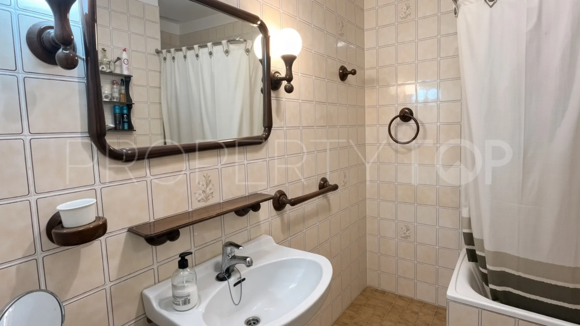 Adosado en venta en Seghers con 4 dormitorios