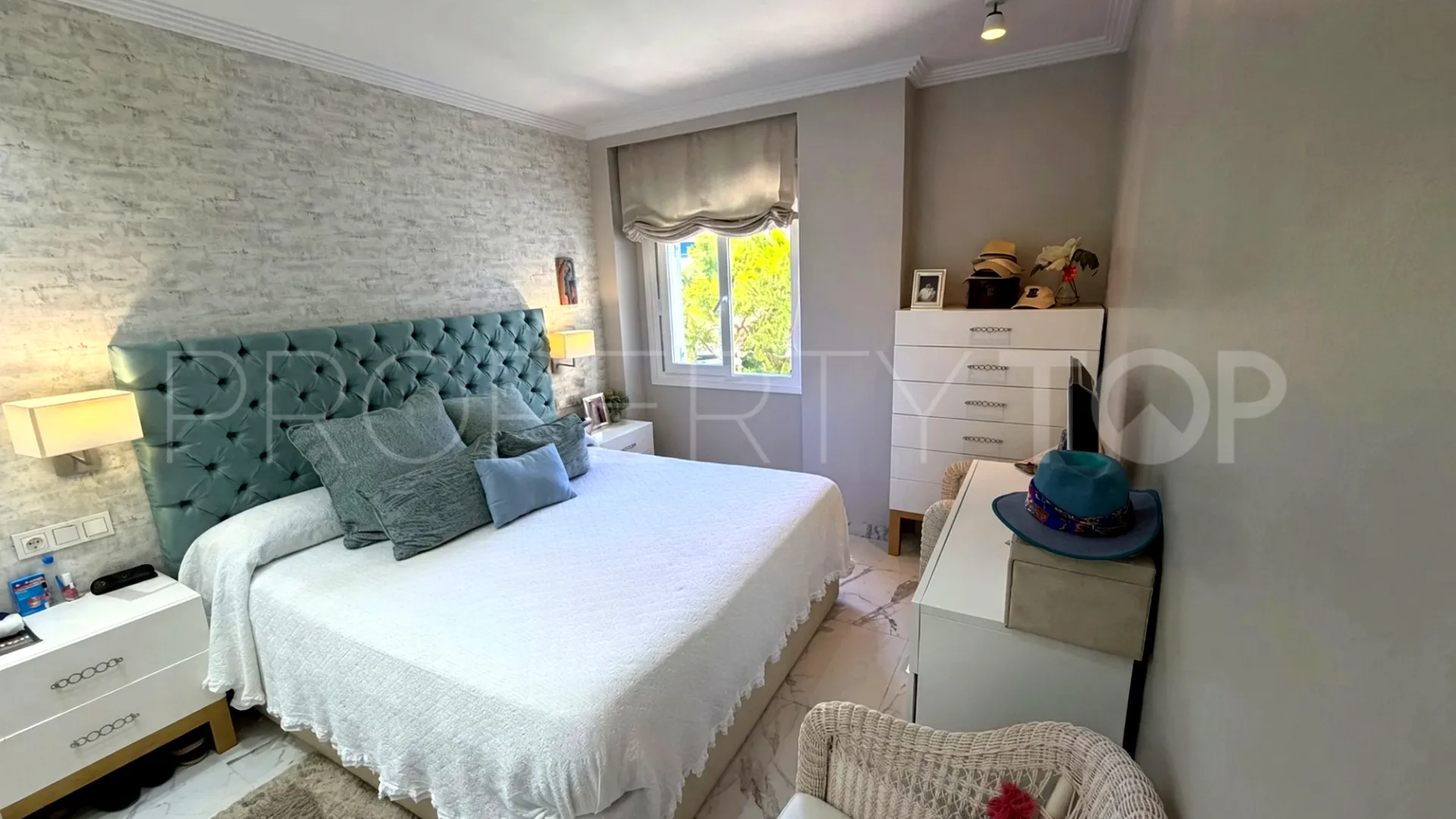 Playas del Duque, apartamento de 3 dormitorios en venta