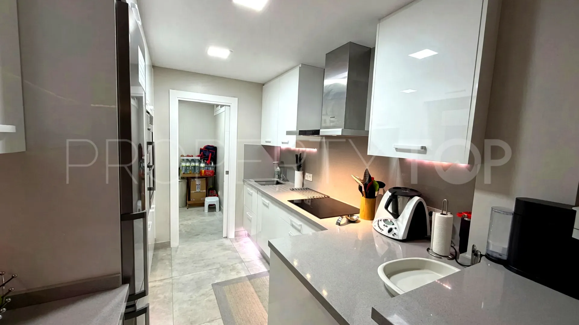Playas del Duque, apartamento de 3 dormitorios en venta